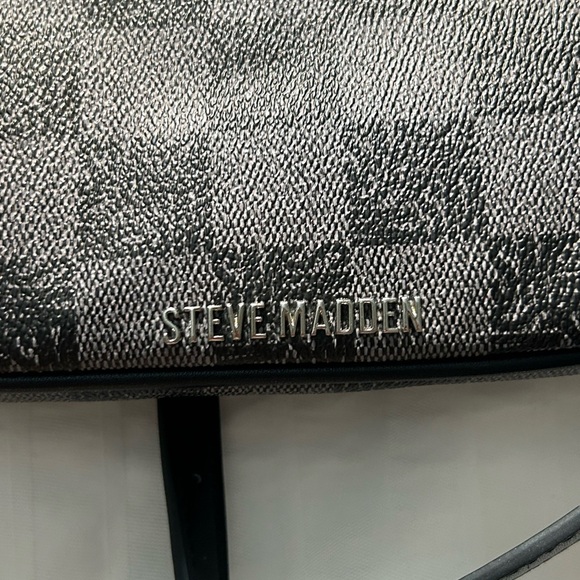 Steve Madden grey logo padlock cross body bag - Picture 7 of 7